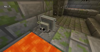 Cute Blocky Silverfish screenshot